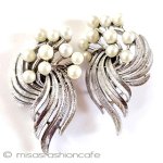 Trifari　 トリファリ パールの花イヤリング