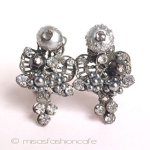 Robert刻印イヤリング グレーパールの花