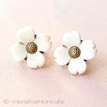 Sterling銀製アイボリー ハナミズキ花イヤリング