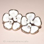 Ｔｒｉｆａｒｉ　 トリファリ ガラスの花イヤリング