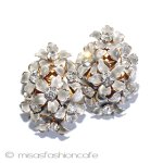 ＳＡＮＤＯＲ　イヤリング グレーの花ブーケ