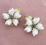クラウントリファリ パールお花イヤリング