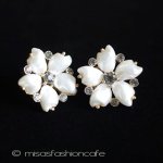 クラウン　トリファリ Trifari　花イヤリング