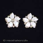 クラウン　トリファリ Trifari　花イヤリング