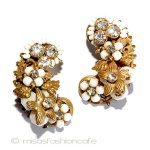 Ｒｏｂｅｒｔ　イヤリング ミルクガラスのお花