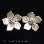 大振りパールの花イヤリング