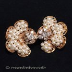 Ｏｒｉｇｉｎａｌ　ｂｙ　Ｒｏｂｅｒｔ パールRSの花　イヤリング