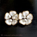 Trifari　トリファリ ガラスの花イヤリング