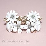 Ｔｒｉｆａｒｉ　 トリファリ 白花ブーケイヤリング