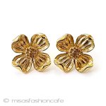 Trifari　 トリファリ ハナミズキの花ピアス