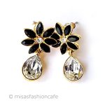 ヴィンテージアクセサリー クリスタルのお花ピアス