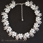 Trifari トリファリ 白い小花 ネックレス