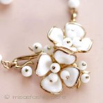 Ｔｒｉｆａｒｉ　 トリファリ ガラスのお花ネックレス