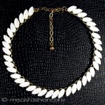 Trifari　 トリファリ 白い葉　ネックレス