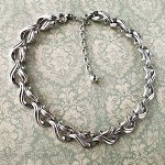 Trifari　 トリファリ りぼんネックレス