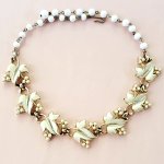 ヴィンテージアクセサリー CORO　白葉ネックレス