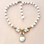 ヴィンテージ　トリファリ ミルクガラスの林檎