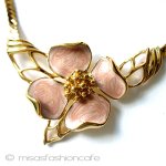 Ｔｒｉｆａｒｉ　 トリファリ ハナミズキ　花ネックレス