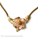 Ｔｒｉｆａｒｉ　 トリファリ ハナミズキ　花ネックレス