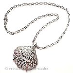 Trifari　 トリファリ ロング貝ネックレス