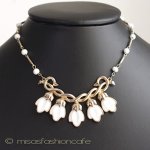 ミルクガラス花ネックレス