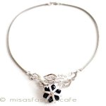 Ｔｒｉｆａｒｉ　 トリファリ お花　ネックレス