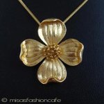 Trifari　 トリファリ ハナミズキ・ネックレス