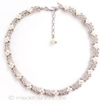 Ｔｒｉｆａｒｉ　 トリファリ パール小花 ネックレス