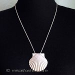 クラウン　トリファリ Ｔｒｉｆａｒｉ　貝ネックレス