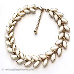 Trifari　 トリファリ ガラス葉ネックレス