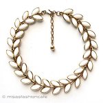 Trifari　 トリファリ ガラス葉ネックレス