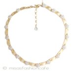 Trifari　 トリファリ刻印 RSのお花 ネックレス