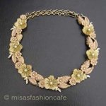 ミルクティー花ネックレス