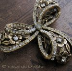 アンティーク 　フラワーブローチ