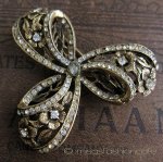 アンティーク 　フラワーブローチ