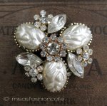 バロックパール花ブローチ