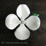 ハナミズキの花ブローチ