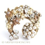 Ｏｒｉｇｉｎａｌ　ｂｙ　Ｒｏｂｅｒｔ パールRS　花ブローチ