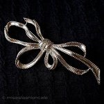 Trifari トリファリ リボン(大)ブローチ Trifari トリファリ リボン(大)ブローチ