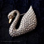 スワロフスキーの白鳥 クリスタル ブローチ スワロフスキーの白鳥 クリスタル ブローチ