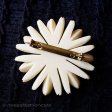 （画像用） デイジーの花ブローチ 本象牙　アイボリー