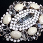 チェコ製ガラスブローチ