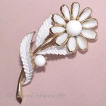 Ｔｒｉｆａｒｉ　 トリファリ ミルクガラス花ブローチ