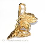 Trifari トリファリ バロックパールの花 Trifari トリファリ バロックパールの花