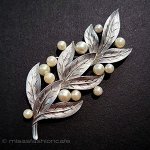 Trifari　 トリファリ パール銀葉ブローチ