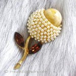 WEISS 花ブローチ