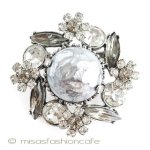 バロックパール花ブローチ