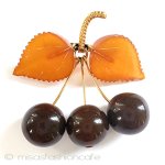 さくらんぼ　ブローチ 天然石　アンバー