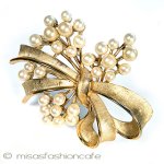 Trifariトリファリブローチ パールりぼんブーケ Trifariトリファリブローチ パールりぼんブーケ