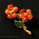 SWOBODA刻印スワボダ 天然石・翡翠の花ブローチ